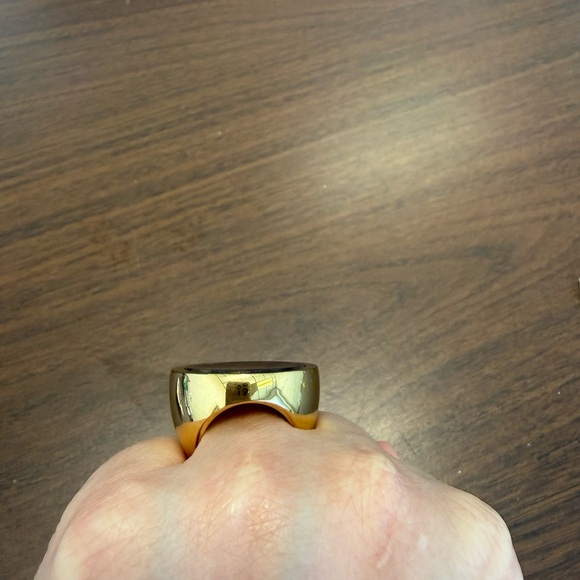 Michael Kors Gold and Tortoiseshell Statement Ring - Picture 2 of 6